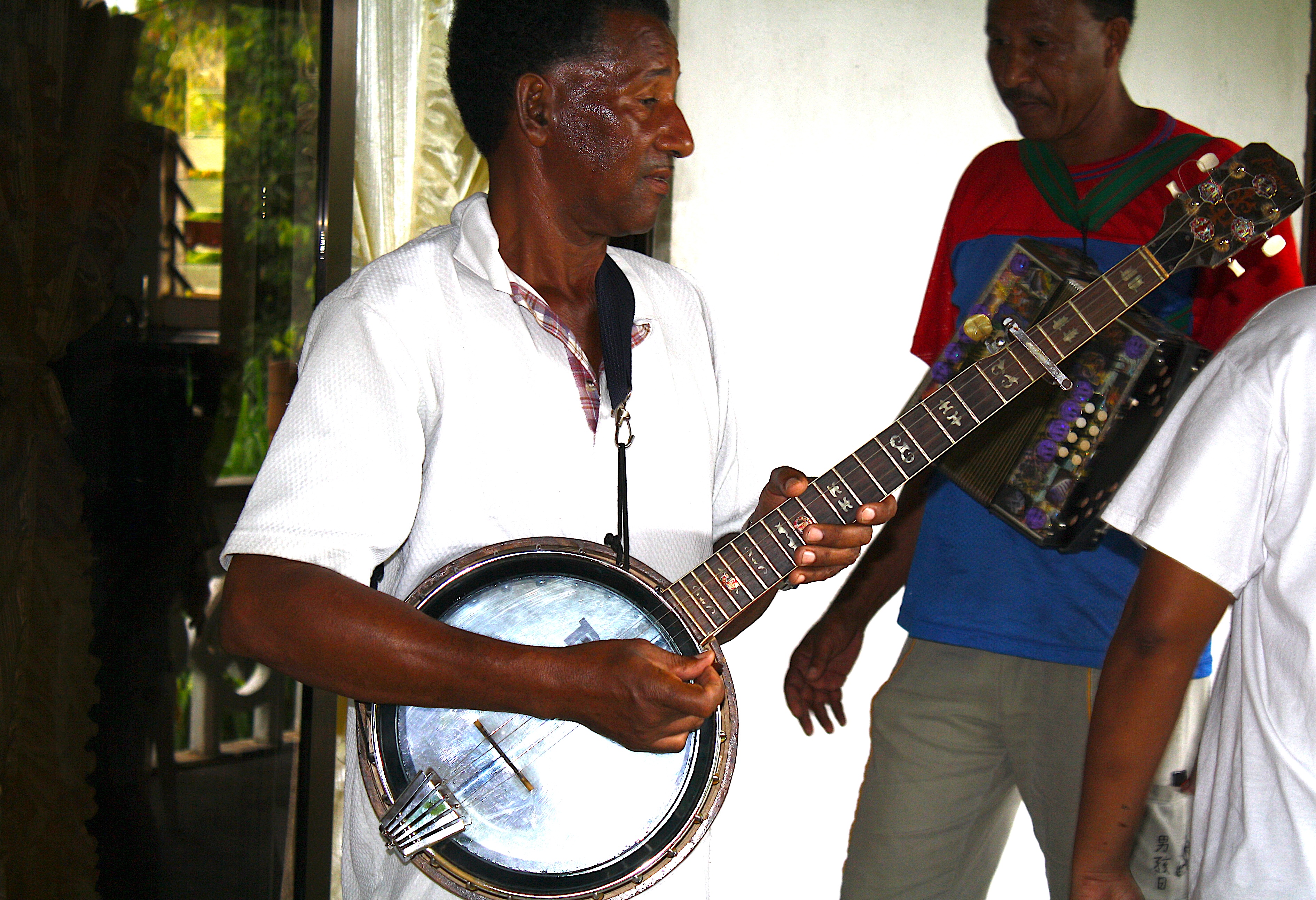 Etienne Joli at the <i>benndyo</i>, Mahé, 2009.